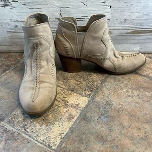 😎 3/$10 AE heeled booties